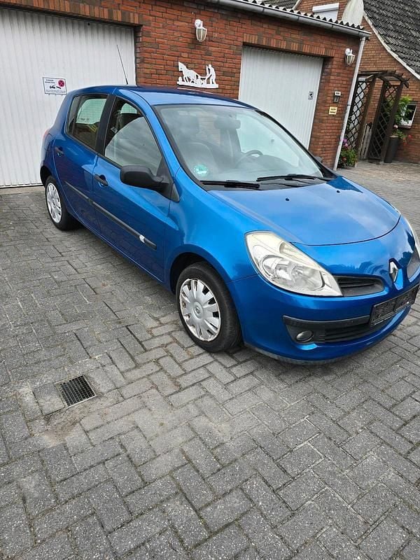 Blau Gebraucht 2005 Renault Clio II Kleinwagen | 999 € (Guter Preis) - Bild 1/4