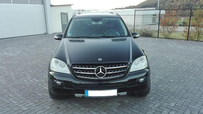 Gebraucht Mercedes ML320 224 PS (164 kW) 2008 Schwarz SUV