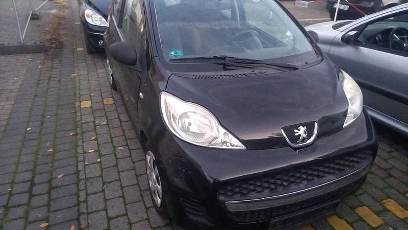 Gebraucht Peugeot 107 68 PS (50 kW) 2009 Schwarz Kleinwagen