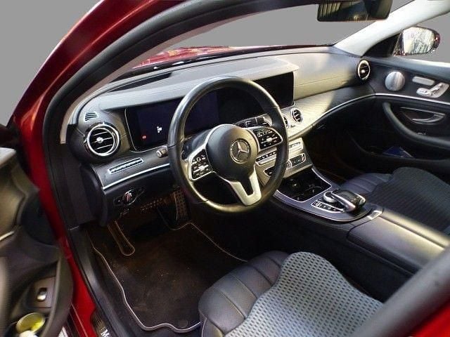 Gebraucht Mercedes E220 All-Terrain 194 PS (142 kW) 2019 Hyazinthrot  metalliclack Kombi