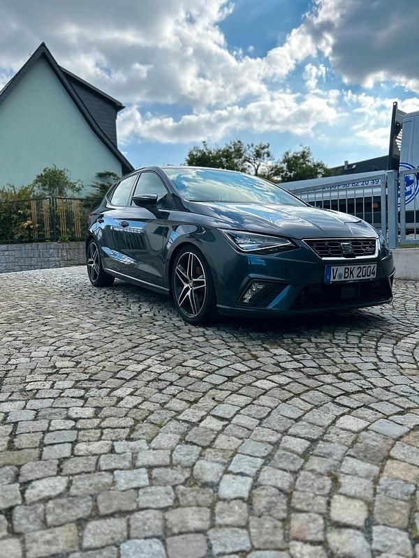 Grau Gebraucht 2020 Seat Ibiza Kleinwagen | 11.500 € (Guter Preis) - Bild 1/4