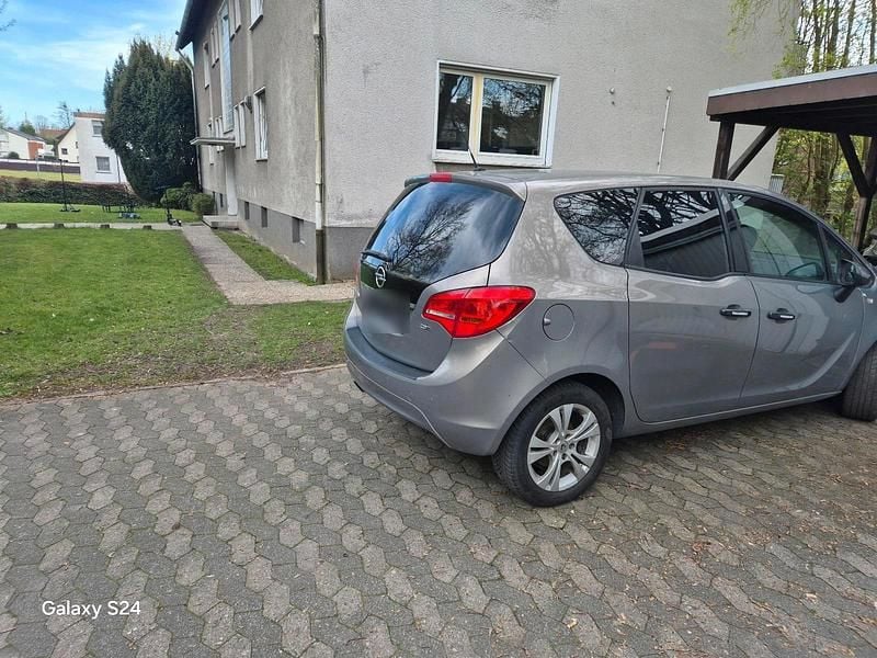 Gebraucht Opel Meriva 100 PS (73 kW) 2010 Silber Van / Kleinbus