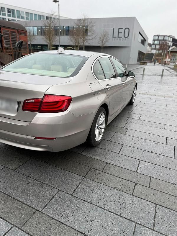 Gebraucht BMW 523 210 PS (154 kW) 2011 Beige Limousine