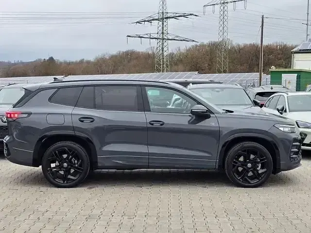 Gebraucht VW Tayron R-line 193 PS (141 kW) 2025 Grau SUV