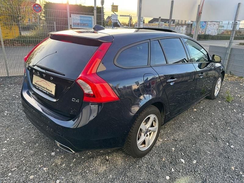 Gebraucht Volvo V60 Business Edition 190 PS (139 kW) 2016 Blau Kombi