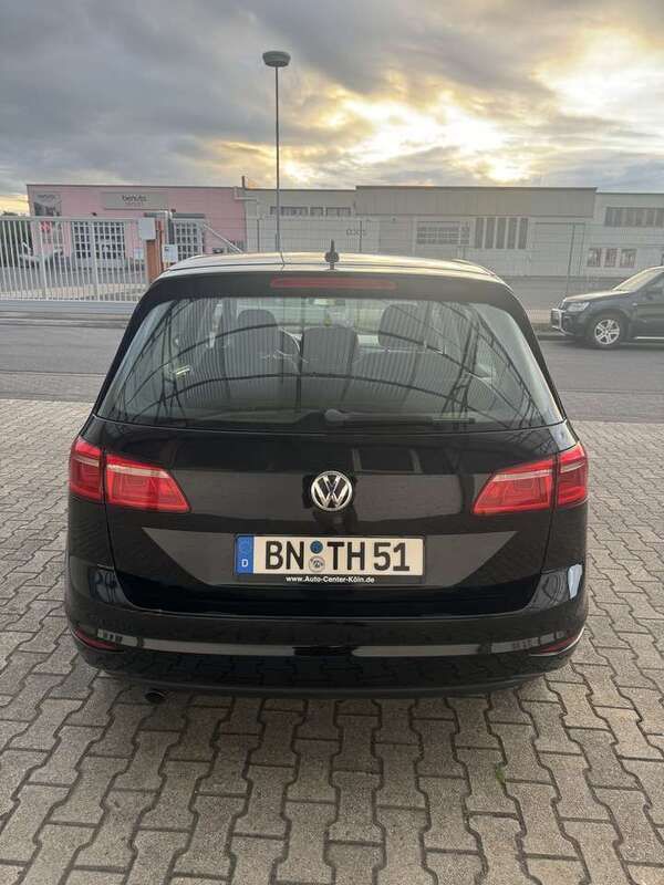 Schwarz Gebraucht 2015 VW Golf Sportsvan Trendline Van / Kleinbus | 11.000 € (Fairer Preis) - Bild 1/4