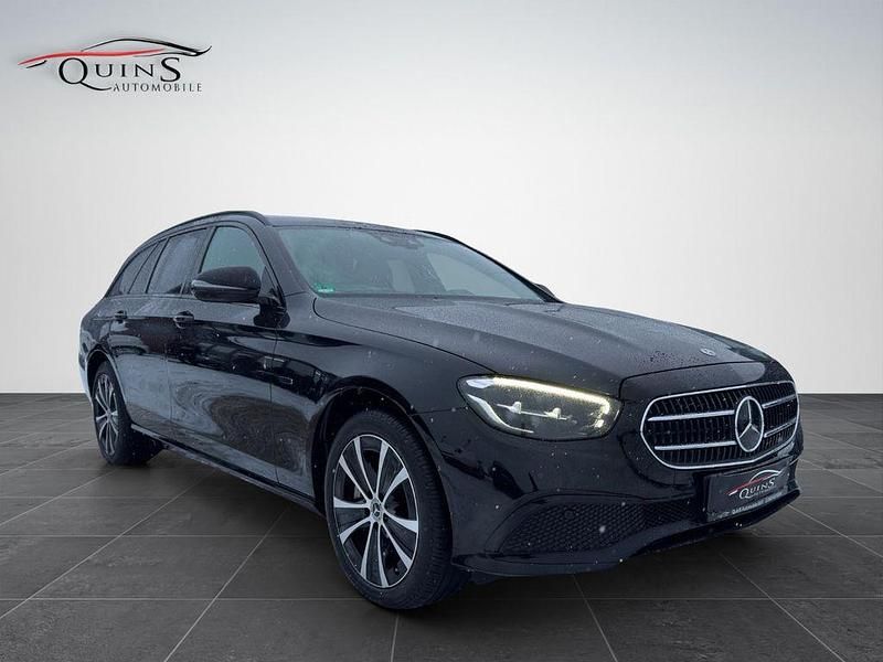 Schwarz/baltic black Gebraucht 2020 Mercedes E300 Kombi | 28.790 € (Fairer Preis) - Bild 1/4