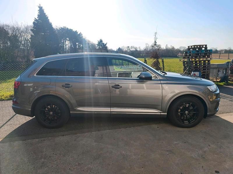 Gebraucht Audi Q7 270 PS (198 kW) 2015 Grau SUV