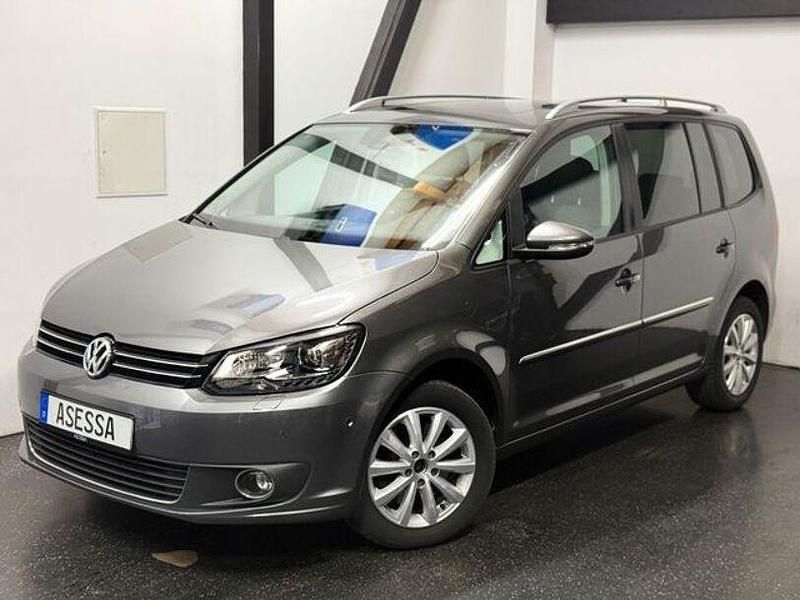 Grau Gebraucht 2014 VW Touran Highline Van / Kleinbus | 14.999 € (Etwas zu teuer) - Bild 1/4