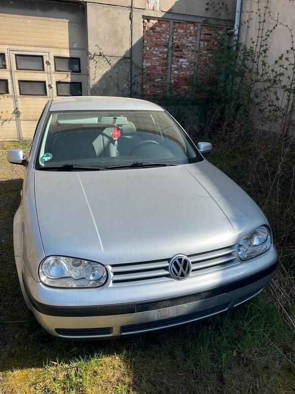 Silber Gebraucht 2001 VW Golf IV Kleinwagen | 1.399 € - Bild 1/4