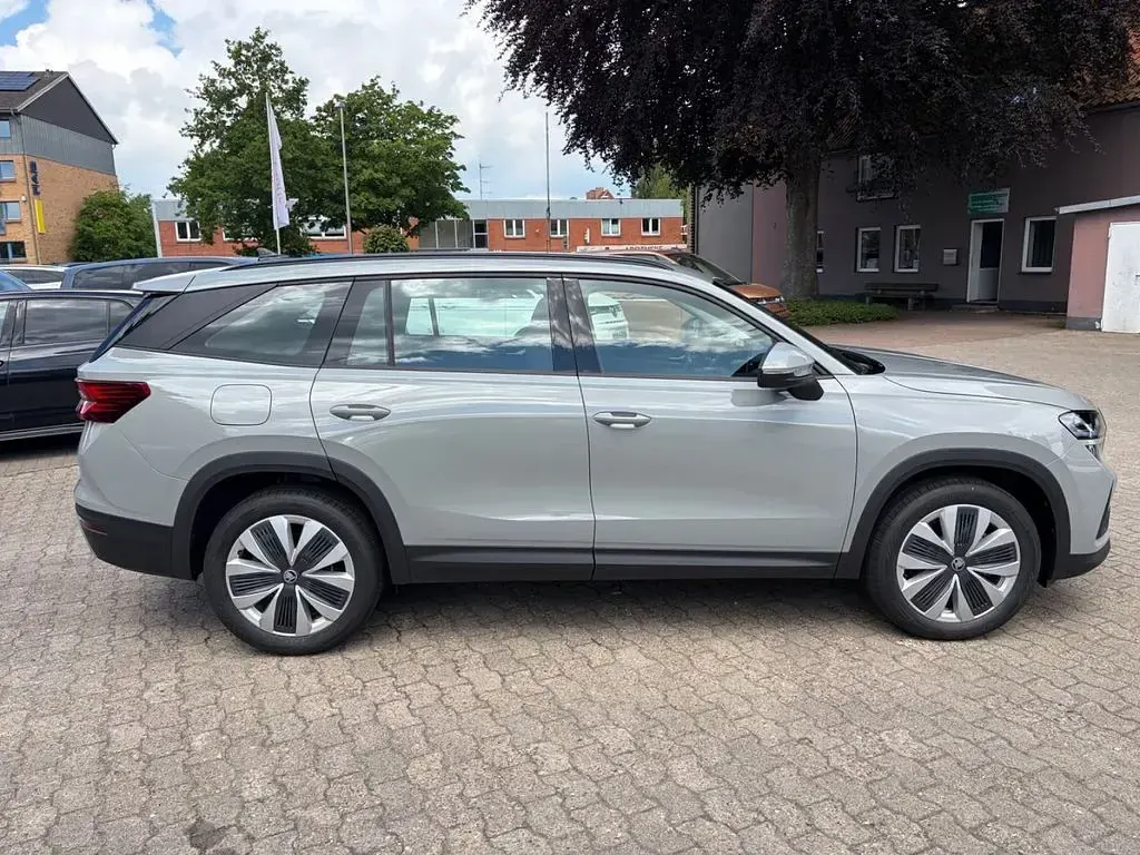 Neu Skoda Kodiaq Selection 150 PS (110 kW) 2025 Grau SUV