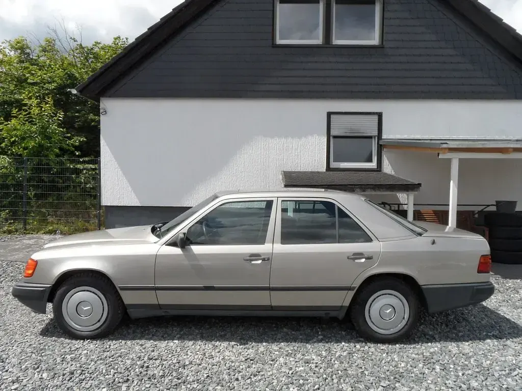 Gebraucht Mercedes 200 118 PS (86 kW) 1989 Other Limousine