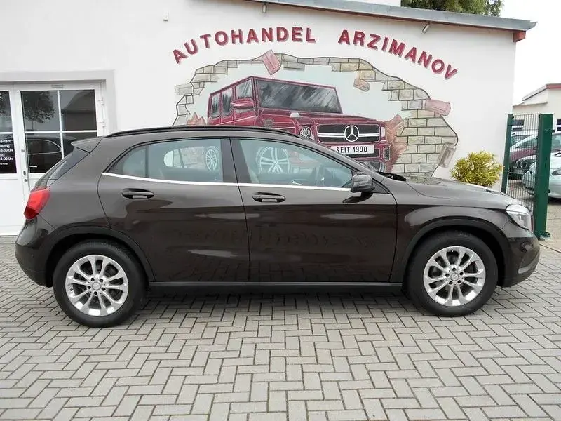 Gebraucht Mercedes GLA200 136 PS (100 kW) 2014 Braun SUV