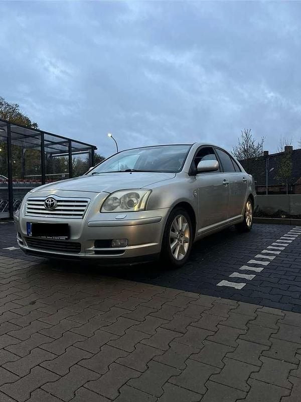 Grau Gebraucht 2005 Toyota Avensis Sol Limousine | 2.500 € (Guter Preis) - Bild 1/4