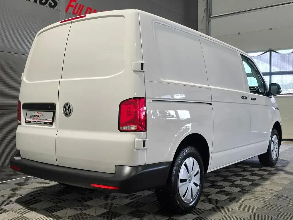Gebraucht VW T6.1 150 PS (110 kW) 2021 Weiß Van