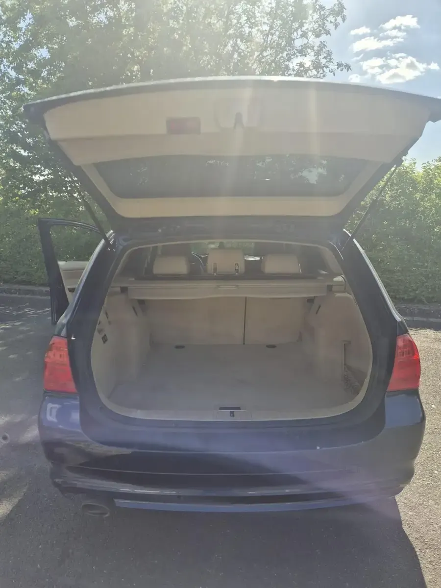 Gebraucht BMW 320 2010 Blau Kombi