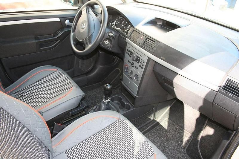 Gebraucht Opel Meriva Edition 90 PS (66 kW) 2006 Silber Van / Kleinbus