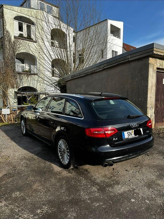 Gebraucht Audi A4 150 PS (110 kW) 2013 Schwarz Kombi