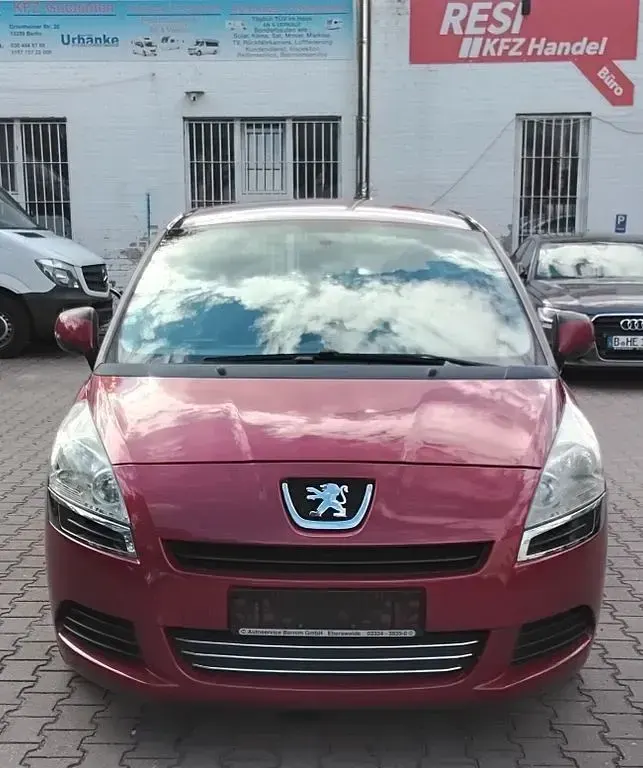 Gebraucht Peugeot 5008 Tendance 120 PS (88 kW) 2010 Rot Van / Kleinbus