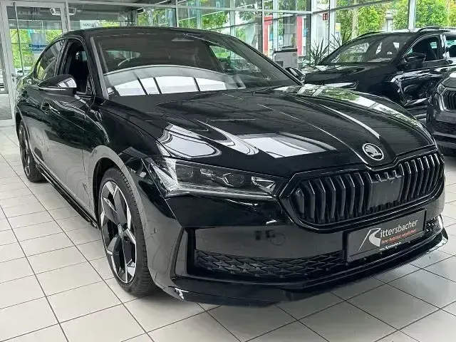 Gebraucht Skoda Superb SportLine 265 PS (194 kW) 2025 (ebony schwarz metallic) Limousine