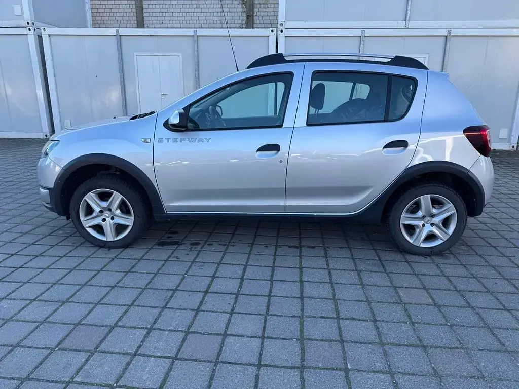 Gebraucht Dacia Sandero Stepway 90 PS (66 kW) 2016 Grau Limousine