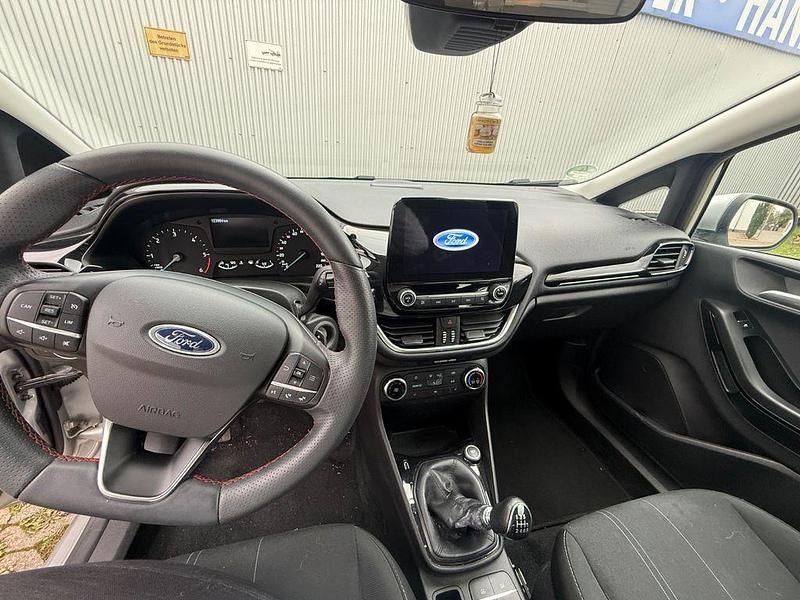 Gebraucht Ford Fiesta Cool & Connect 86 PS (63 kW) 2018 Silber Kleinwagen