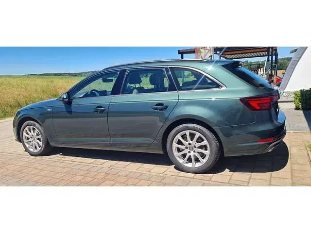 Gebraucht Audi A4 Basis 190 PS (139 kW) 2019 Gotlandgrün metallic Kombi