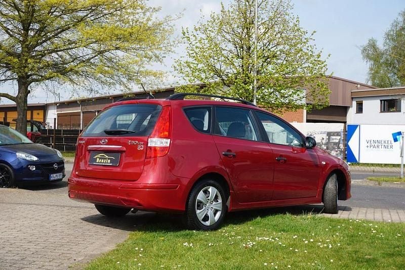 Gebraucht Hyundai i30 Classic 109 PS (80 kW) 2012 Rot Kombi