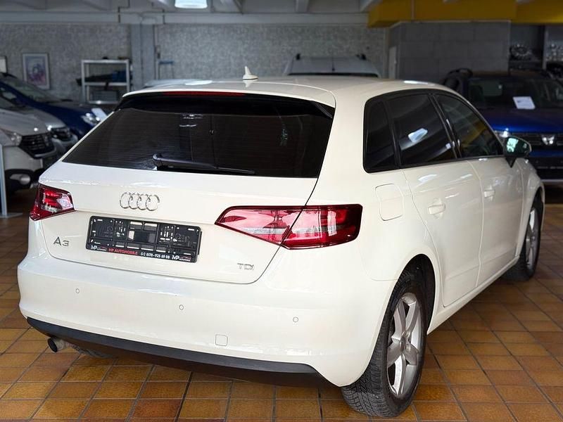 Gebraucht Audi A3 Attraction 110 PS (80 kW) 2014 Weiß Limousine