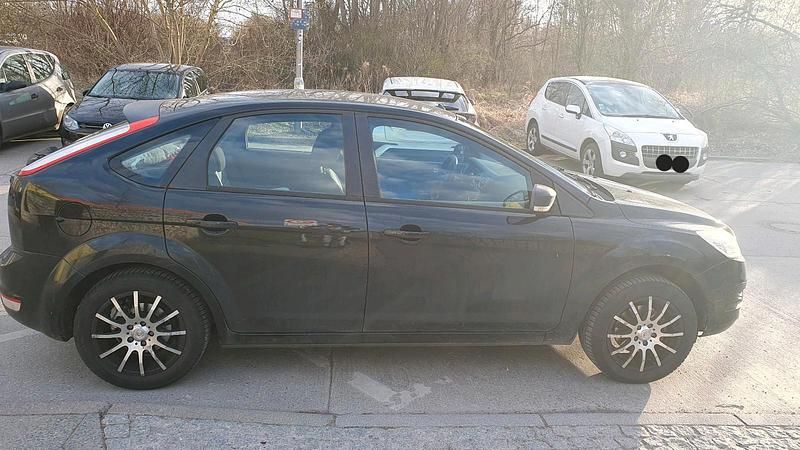Gebraucht Ford Focus 100 PS (73 kW) 2011 Schwarz Limousine