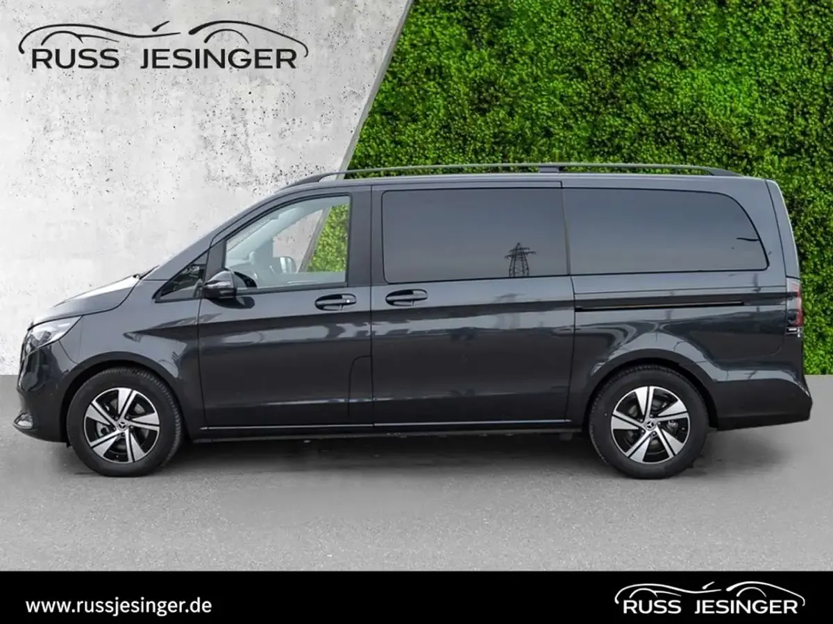 Gebraucht Mercedes EQV300 150 kW (204 PS) 2025 Grau Van / Kleinbus
