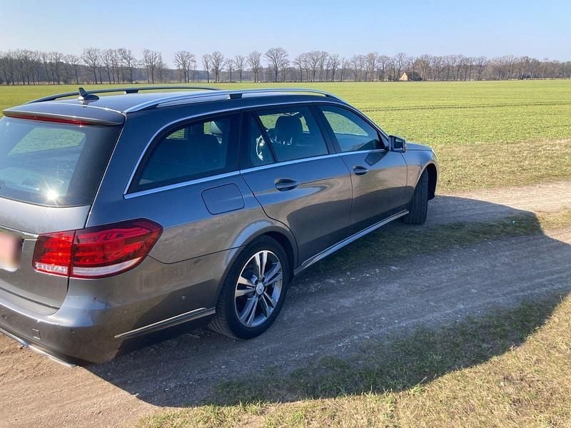 Gebraucht Mercedes E220 Avantgarde 170 PS (125 kW) 2016 Grau Kombi