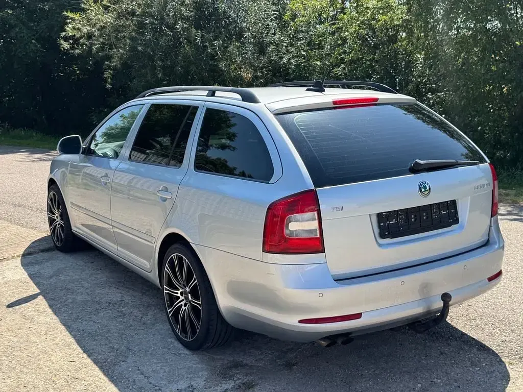Gebraucht Skoda Octavia Ambiente 160 PS (117 kW) 2011 Silber Kombi