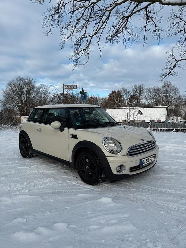 Weiß Gebraucht 2009 Mini Cooper Kleinwagen | 3.575 € - Bild 1/4