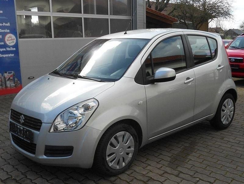 Gebraucht Suzuki Splash 65 PS (47 kW) 2011 Silber Kleinwagen