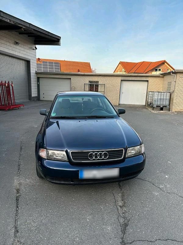 Second-hand Audi A4 101 CP (74 kW) 1995 Albastru Berlinǎ