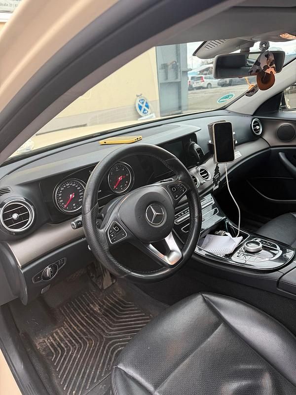 Gebraucht Mercedes E220 190 PS (139 kW) 2017 Beige Kombi