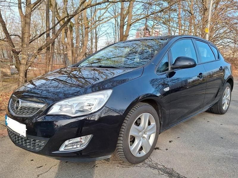 Gebraucht Opel Astra Selection 110 PS (80 kW) 2011 Schwarz Limousine
