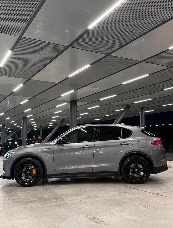 Gebraucht Alfa Romeo Stelvio 280 PS (205 kW) 2018 Grau SUV