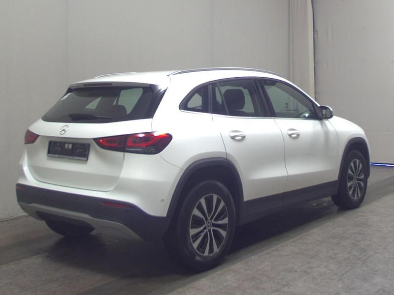 Gebraucht Mercedes GLA200 Style 150 PS (110 kW) 2022 Weiss SUV