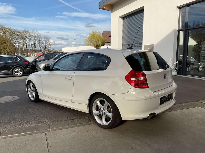 Gebraucht BMW 120 170 PS (125 kW) 2009 Alpinweiss iii Kleinwagen