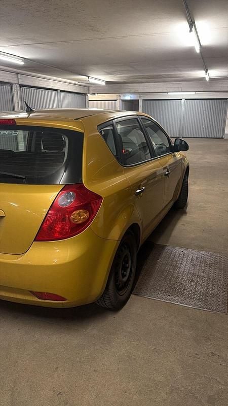 Gelb Gebraucht 2007 Kia Ceed Kleinwagen | 1.250 € (Fairer Preis) - Bild 1/4