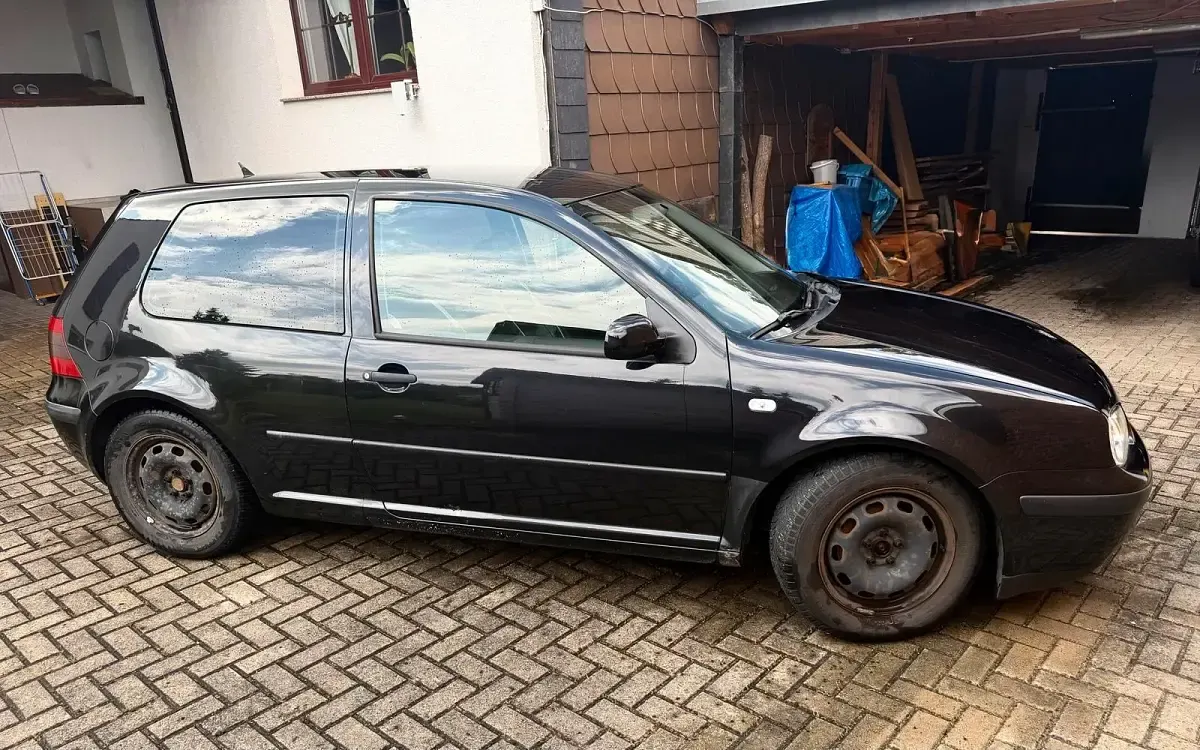 Gebraucht VW Golf IV 101 PS (74 kW) 2001 Schwarz Kleinwagen