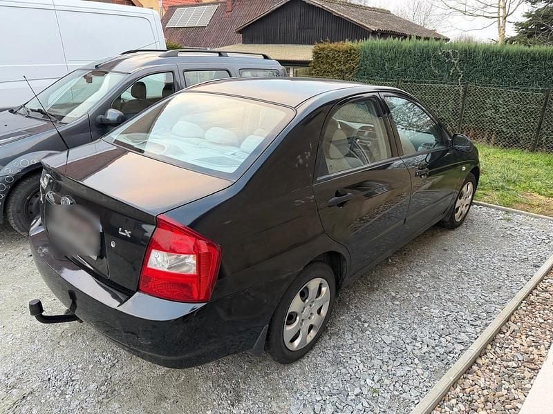 Gebraucht Kia Cerato 105 PS (77 kW) 2005 Schwarz Limousine