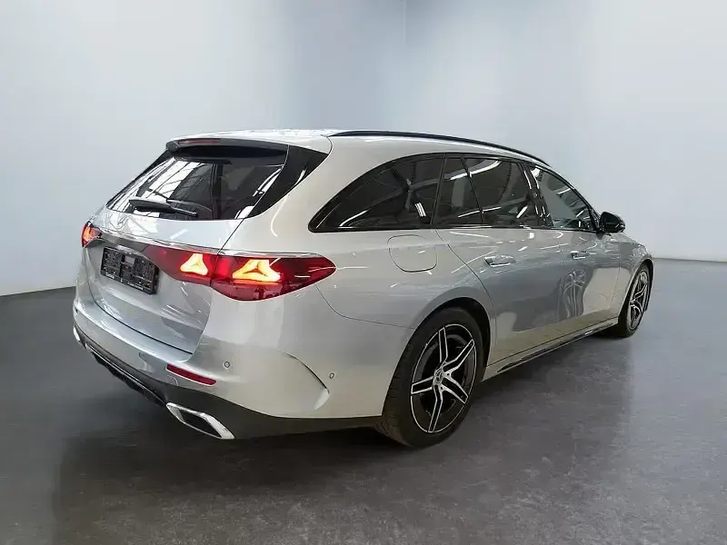 Usado Mercedes E220 AMG 197 CV (144 kW) 2025 Plateado Berlina