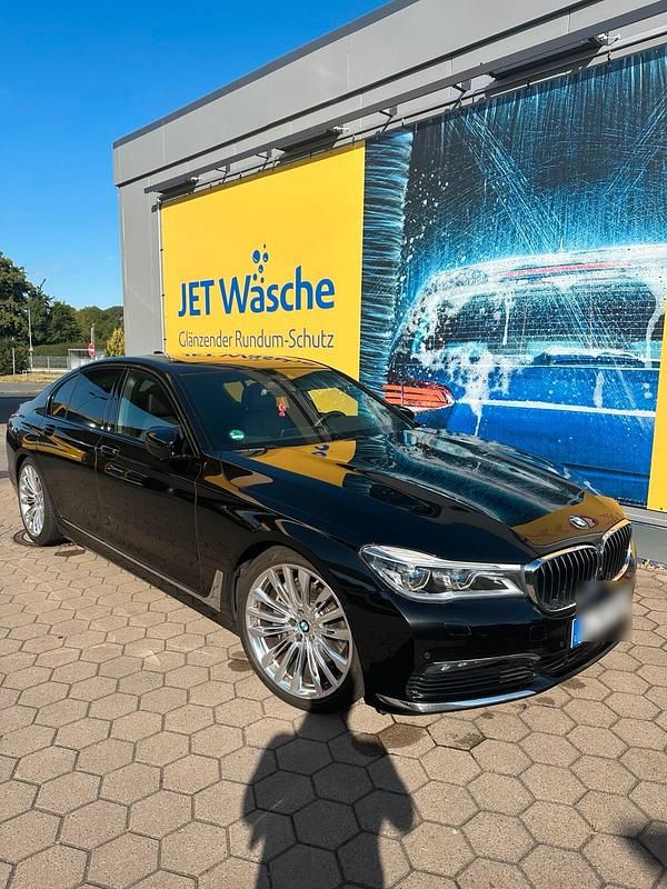 Schwarz Gebraucht 2016 BMW 730 Limousine | 29.999 € (Fairer Preis) - Bild 1/4