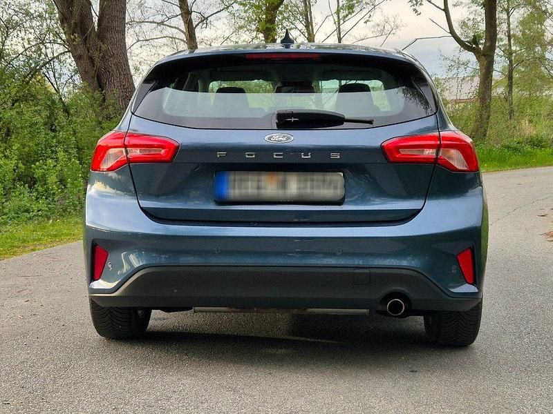 Gebraucht Ford Focus Cool & Connect 125 PS (91 kW) 2018 Blau Limousine