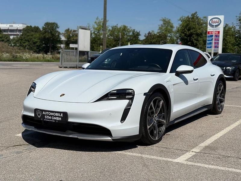 Weiß Gebraucht 2022 Porsche Taycan Limousine | 73.600 € (Etwas zu teuer) - Bild 1/4