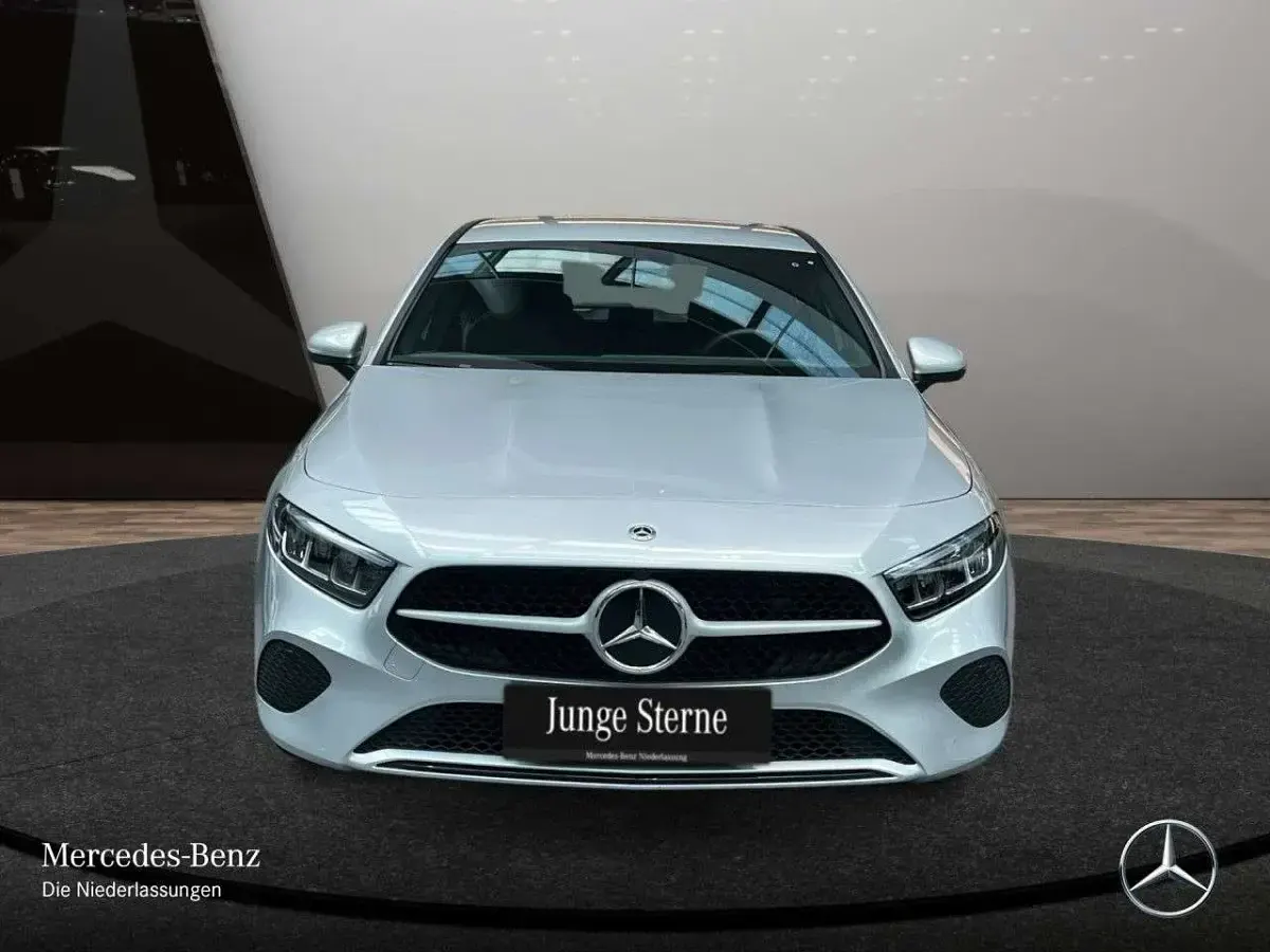 Gebraucht Mercedes A180 Advanced 116 PS (85 kW) 2024 Silber Limousine