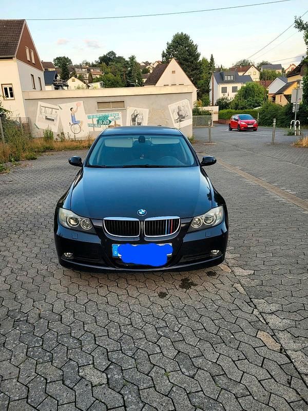 Schwarz Gebraucht 2006 BMW 318 Limousine | 3.000 € - Bild 1/4